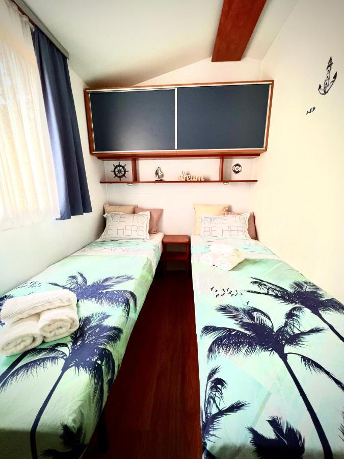 Mobile Home Nebo Luxus Klenovica Exterior photo