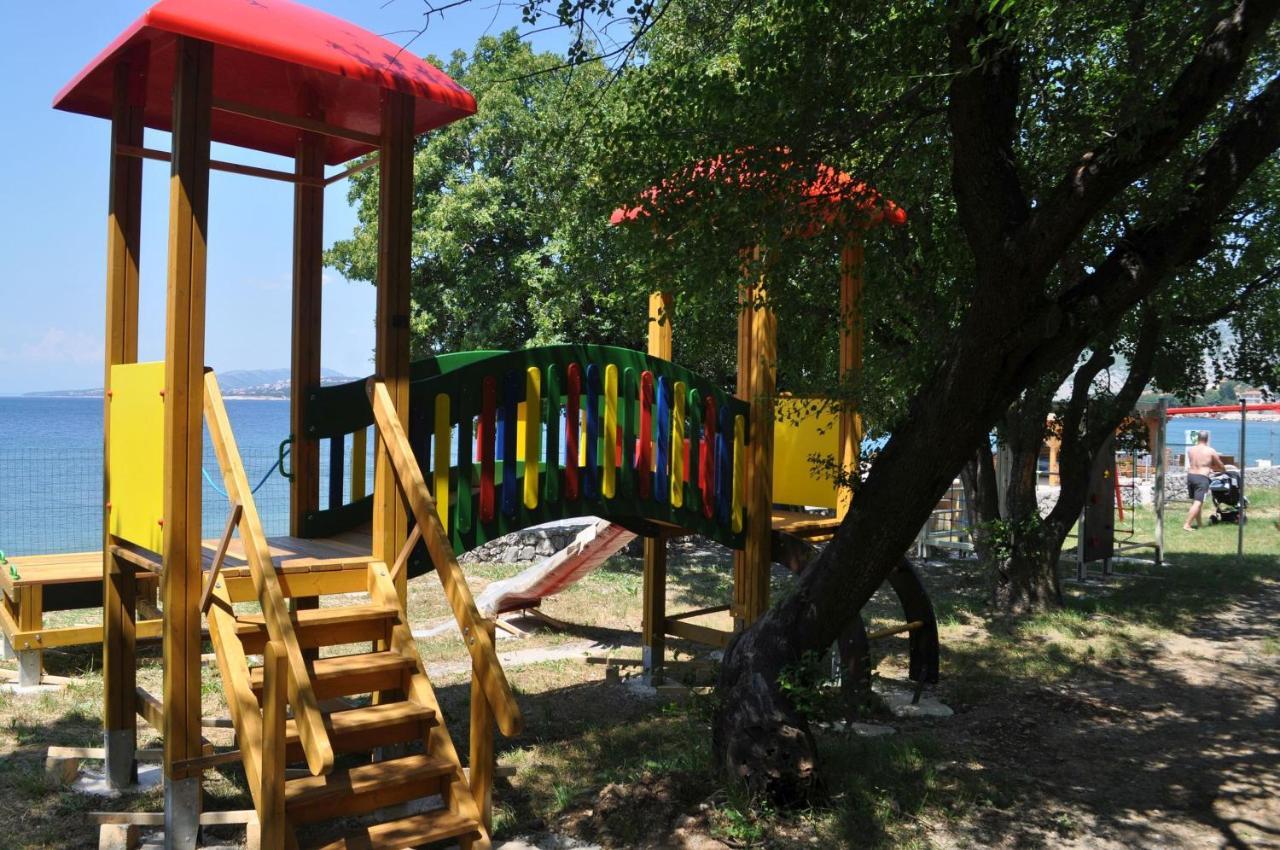 Mobile Home Nebo Luxus Klenovica Exterior photo